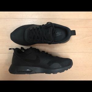 Air Max Tavas Triple Black